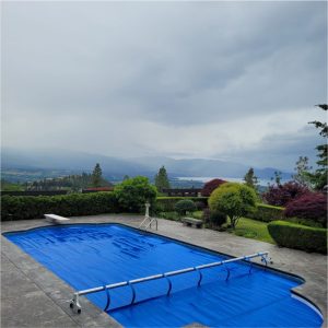 Thermal insulating pool cover